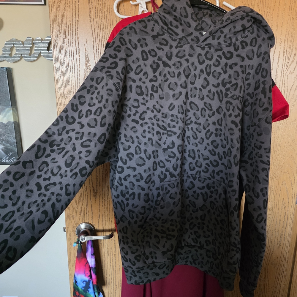 Chic Leopard Print Women's Hoodie